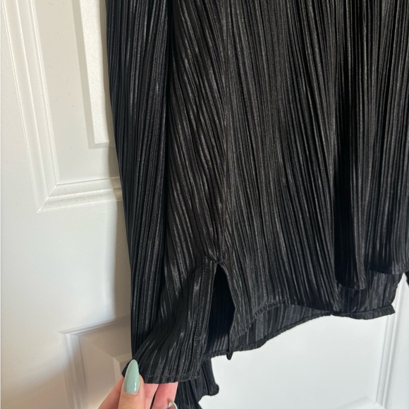 Dressed in LALA Long Sleeve Plissé Set in Black - Picture 6 of 9